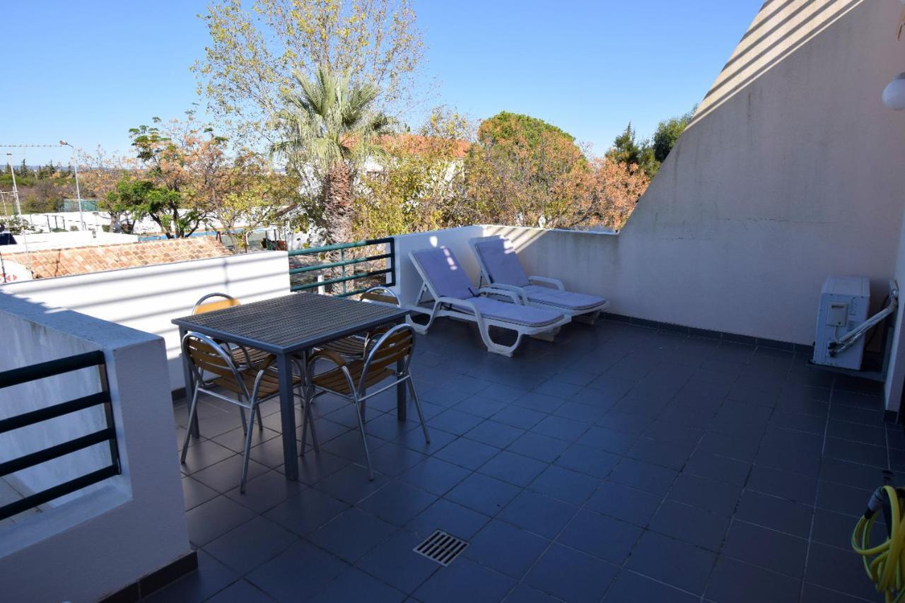 Piscina Apartment Santa Luzia  Luaran gambar