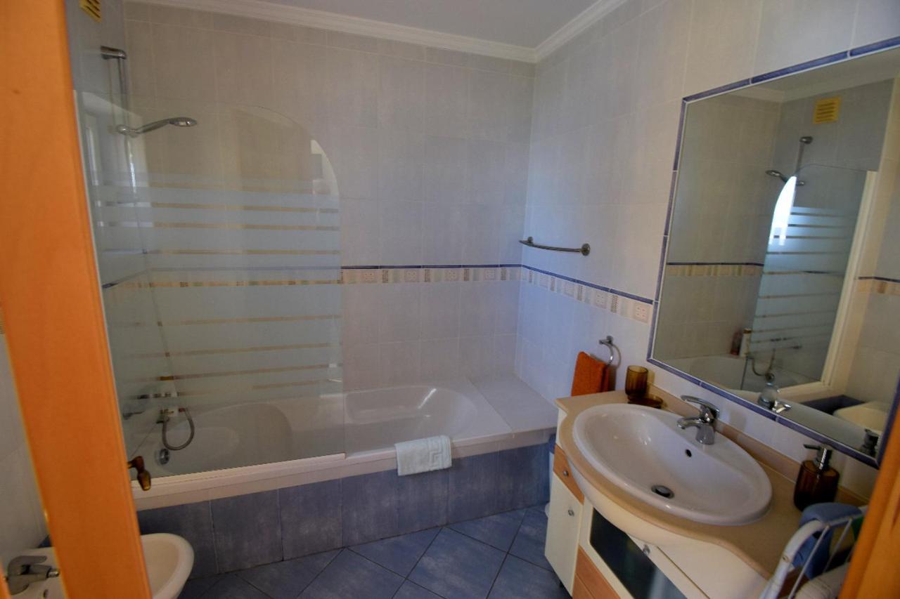 Piscina Apartment Santa Luzia  Luaran gambar